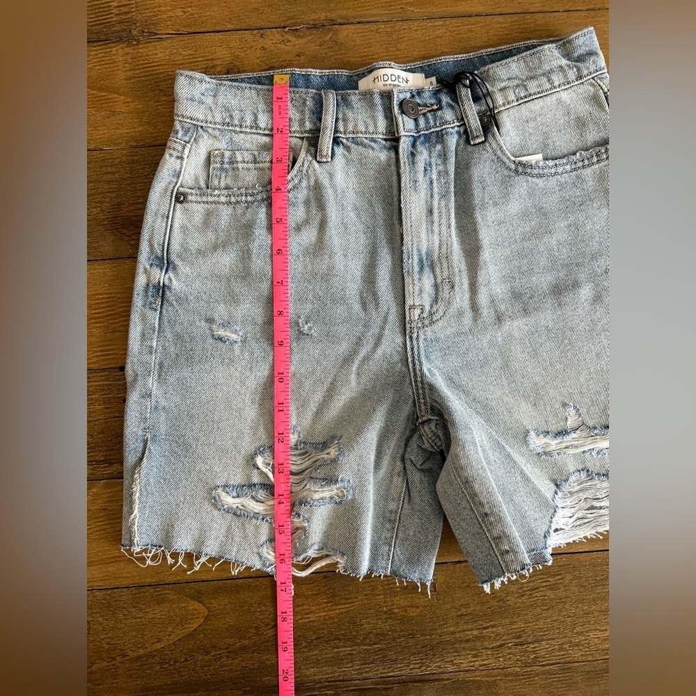 HIDDEN Logan High Rise Light Wash distressed denim shorts Sz Small - Picture 11 of 13